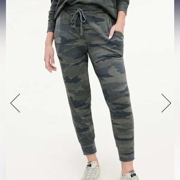 Splendid Supersoft Camo Jogger / Green / Size Small/ Ankle Length - Picture 1 of 11